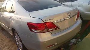 Toyota Camry XLE V6 4dr Sedan (3.5L 6cyl 6AM) 2010 Gold