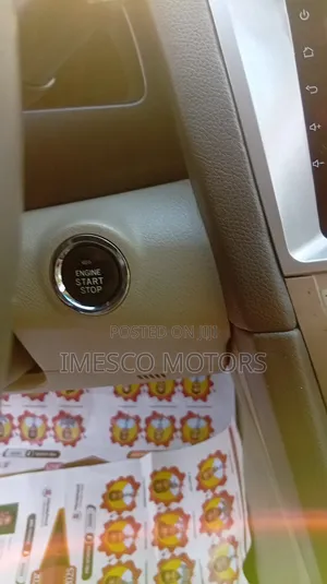 Toyota Camry XLE V6 4dr Sedan (3.5L 6cyl 6AM) 2010 Gold