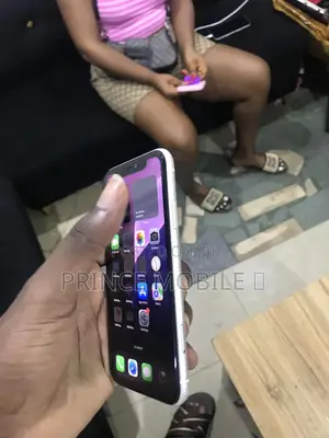 Apple iPhone 11 64 GB White