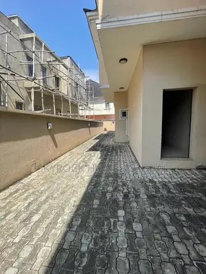 3bdrm Duplex in Chevron for rent