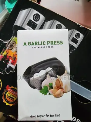 Manual Garlic Crusher With Comfortable Grip Handle