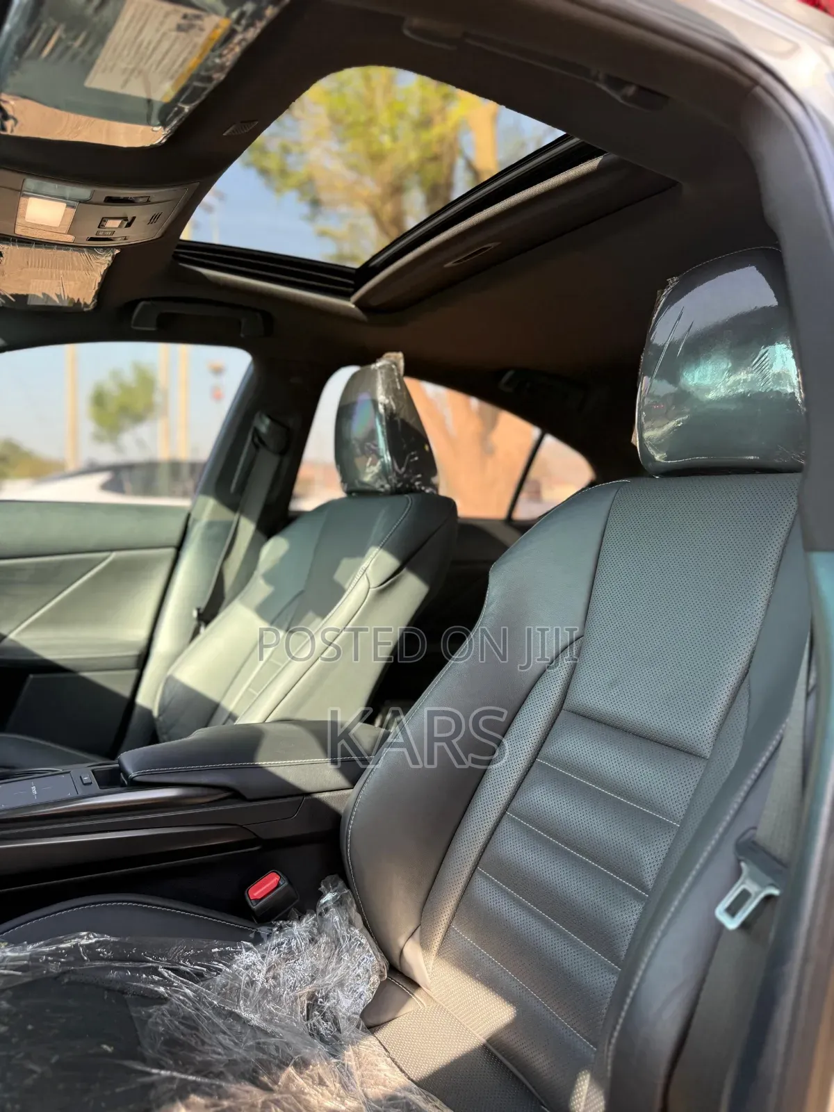 Lexus IS 350 F SPORT Design AWD 2023 Red
