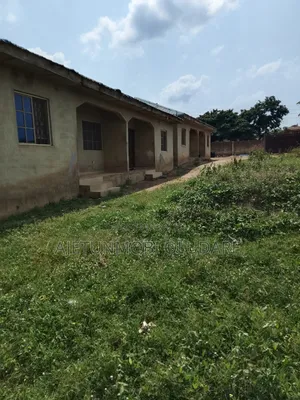 2bdrm House in Tenibegiloju Off for sale