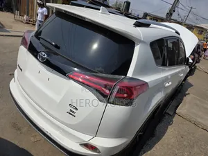 Toyota RAV4 SE AWD (2.5L 4cyl 6A) 2016 White