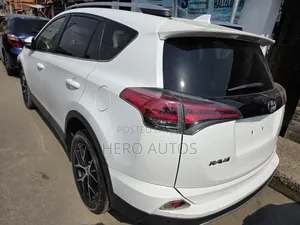 Toyota RAV4 SE AWD (2.5L 4cyl 6A) 2016 White