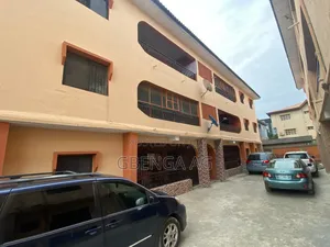 3bdrm Block of Flats in Okota for sale