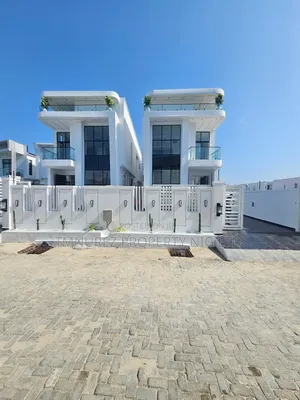 5bdrm Duplex in Orchild Road, Chevron for sale