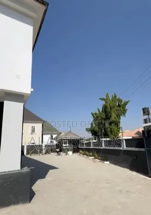 3bdrm Duplex in Estate, Kado for rent