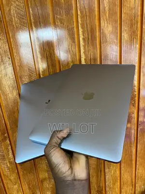 Laptop Apple MacBook 2020 8GB Intel Core I5 SSD 256GB
