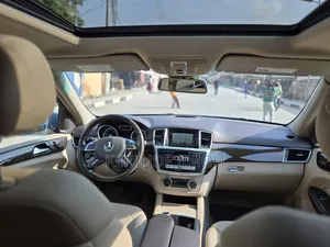 Mercedes-Benz M Class ML350 4dr SUV (3.5L 6cyl 7A) 2015 Blue