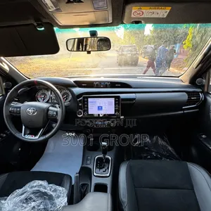 New Toyota Hilux 2025 Black