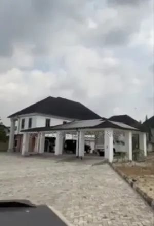 8bdrm Duplex in New Gra, Phase 3 for sale