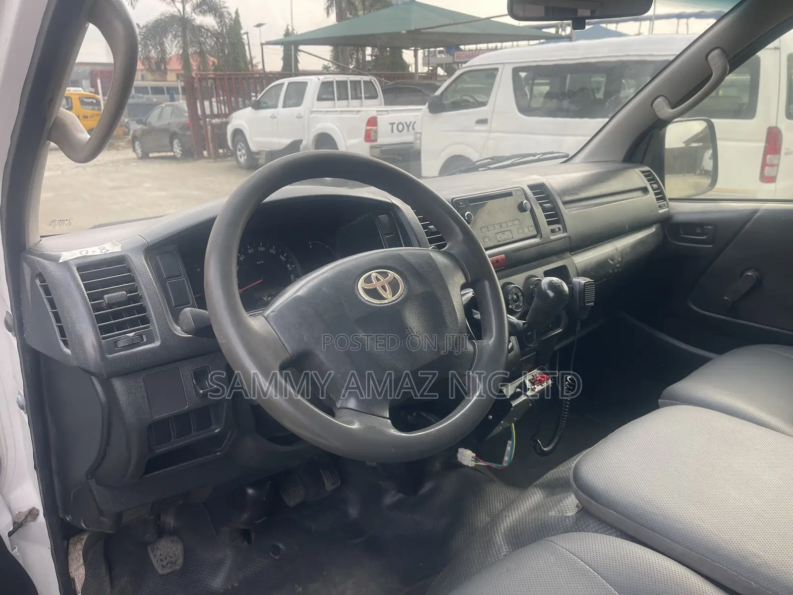 Toyota HiAce 2014 White