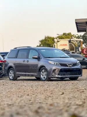 Toyota Sienna XLE Premium 7 Passenger (3.5L 6cyl 6A) 2016 Gray