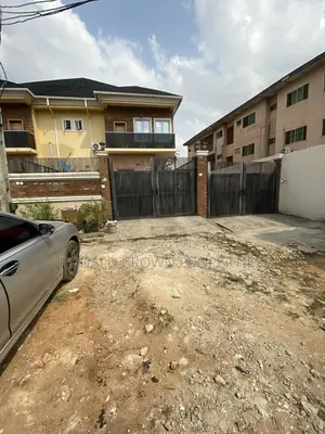 5bdrm Duplex in Ajao Estate for sale