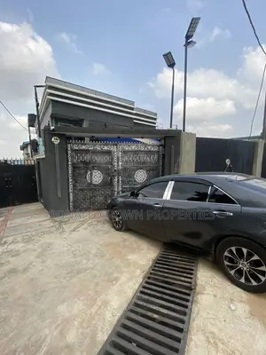 4bdrm Duplex in Ajao Estate for sale