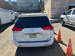 Toyota Sienna 2012 White