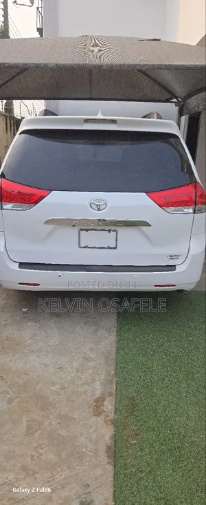 Toyota Sienna 2012 White