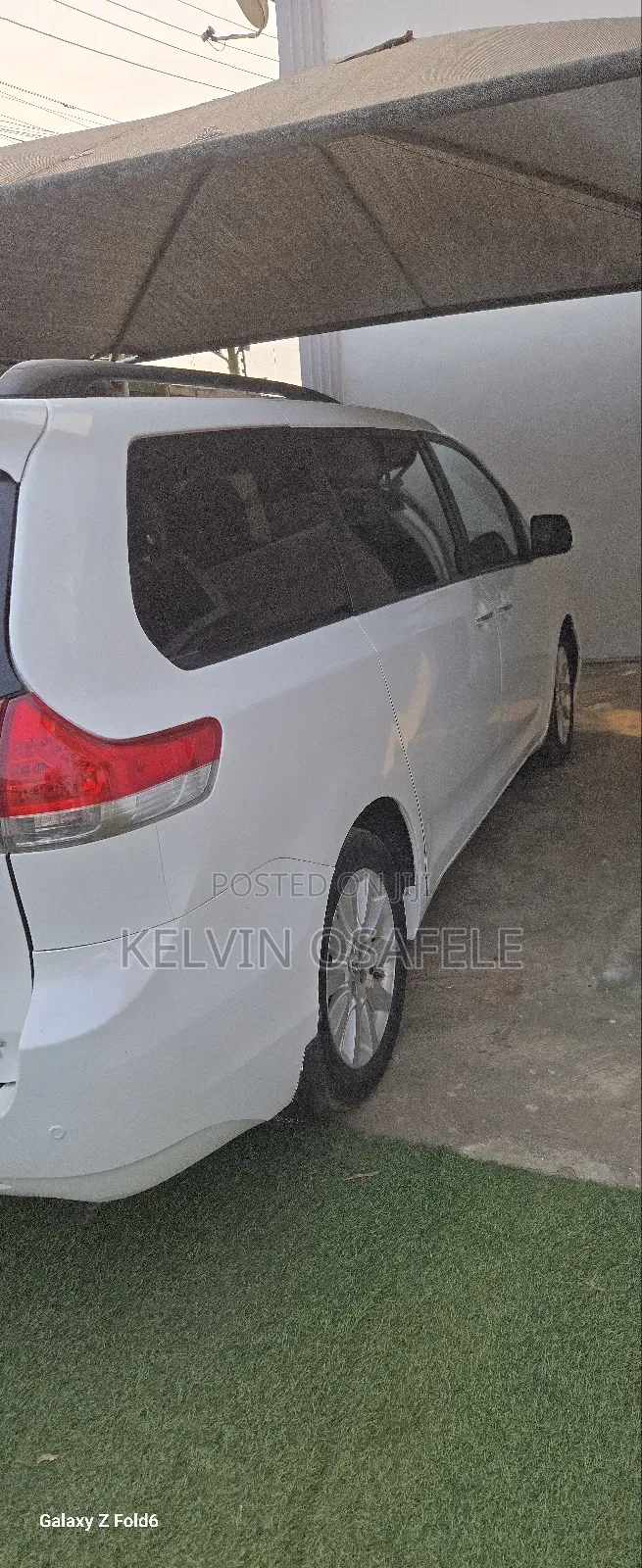 Toyota Sienna 2012 White