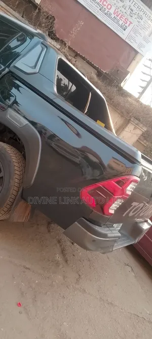 Running Cover Spoiler Hilux