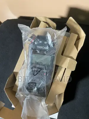 Tascam Dr-05x Portable Digital Recorder + 32gb Sd Card