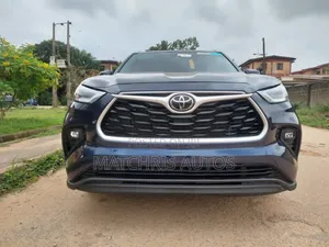 Toyota Highlander XLE 2022 Blue