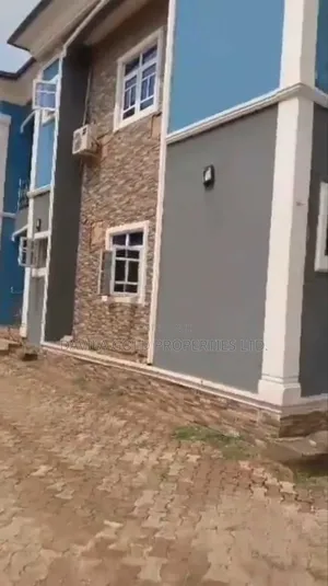 17bdrm Block of Flats in Benin City for sale