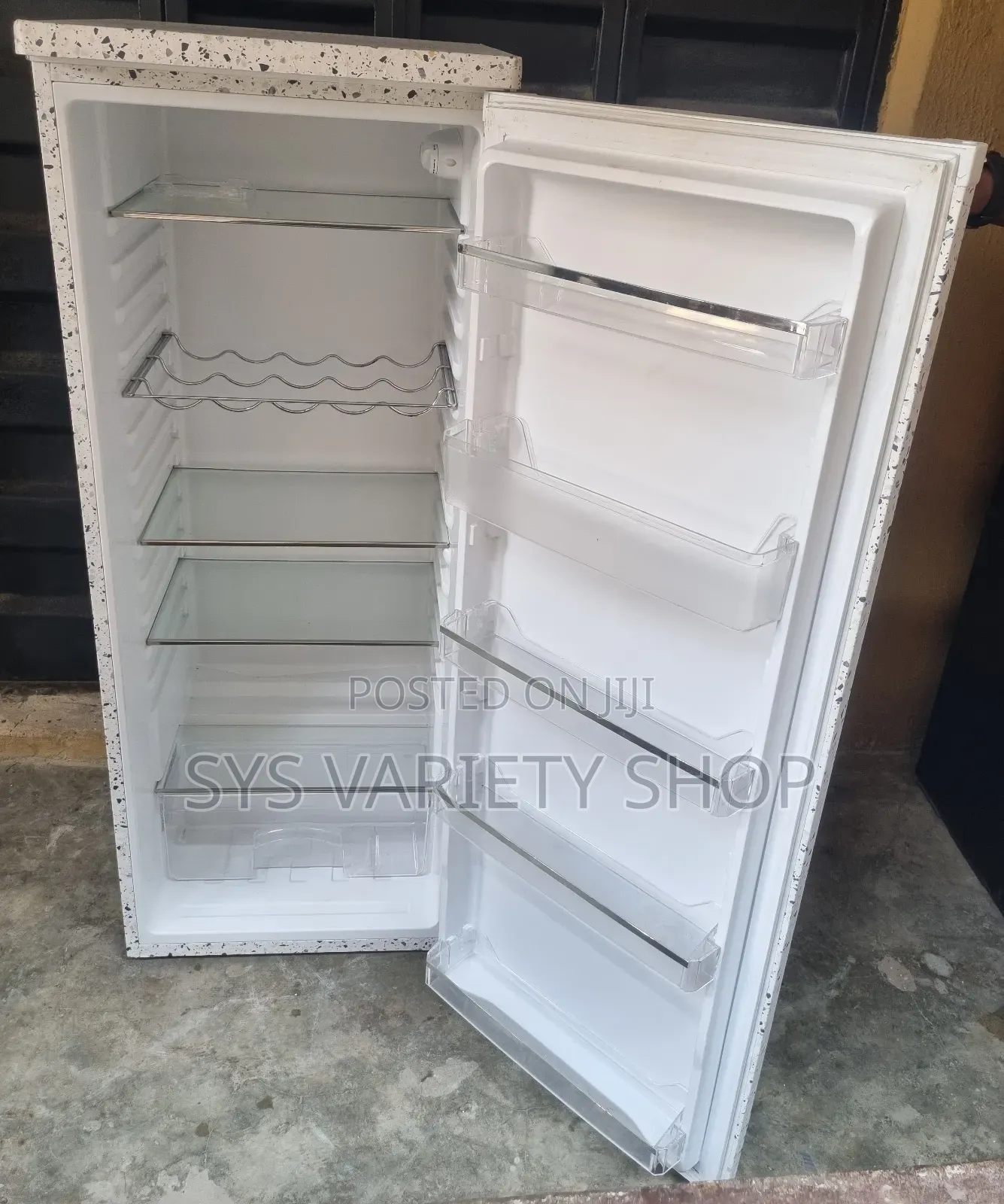 Hanseatic Single Door Fridge 
246l