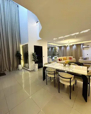 Luxury 4/3 Bedroom Maisonette