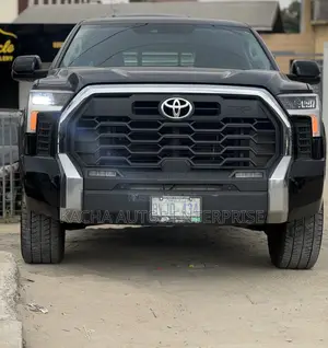Toyota Tundra 2022 Black