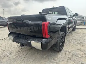 Toyota Tundra 2022 Black