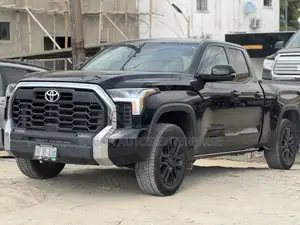 Toyota Tundra 2022 Black