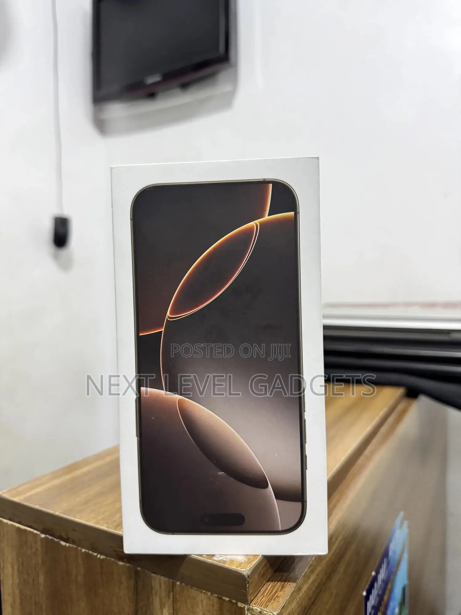 New Apple iPhone 16 Pro Max 256 GB Gold