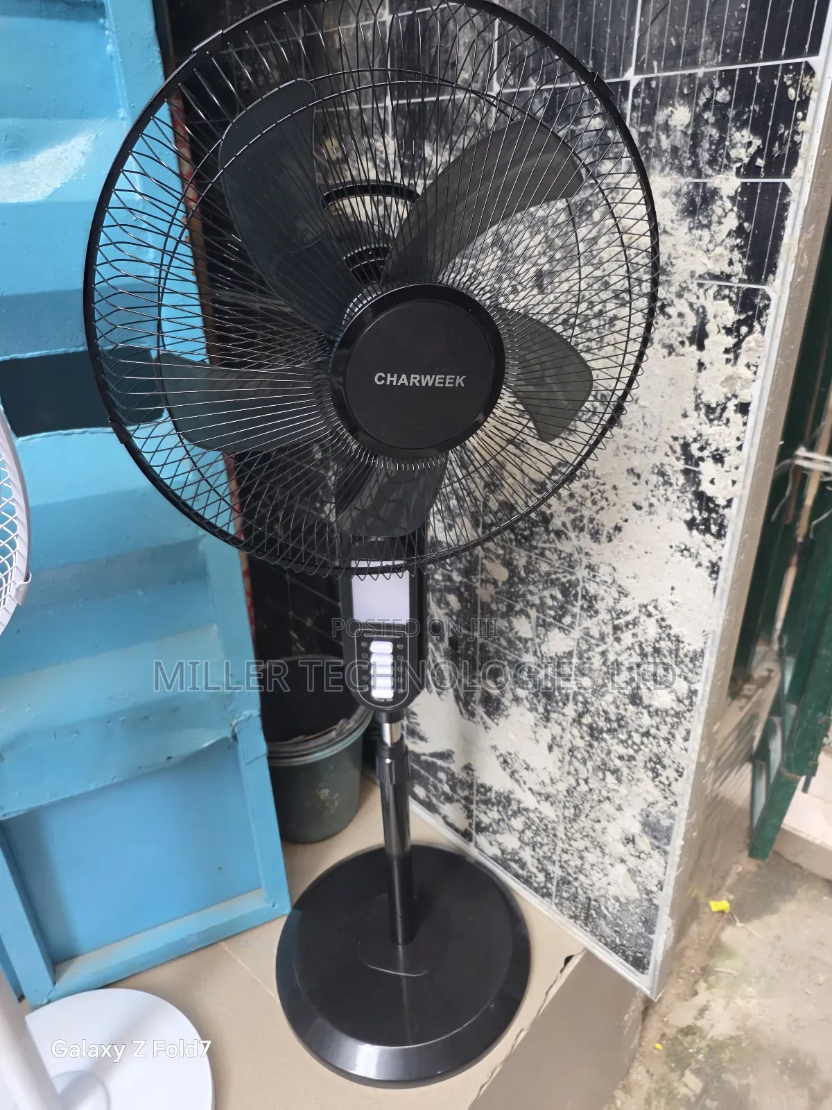 Charweek Black Fan 16inch With Solar Panel