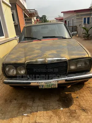 Mercedes-Benz 200E 1985 Gold