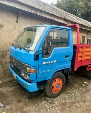 Toyota Dyna 200 Diesel Engine Tokunbo Standard Company Used