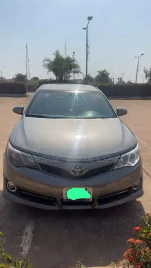 Toyota Camry SE 4dr Sedan (3.5L 6cyl 6A) 2014 Gray