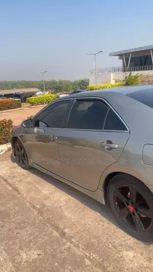 Toyota Camry SE 4dr Sedan (3.5L 6cyl 6A) 2014 Gray
