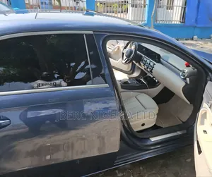 Mercedes-Benz 220 2021 Blue