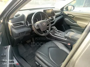 Toyota Highlander XLE 2021 Gray