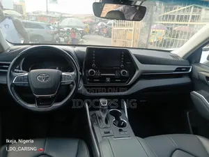 Toyota Highlander XLE 2021 Gray