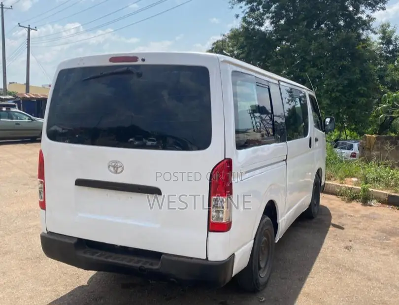 Toyota HiAce 2012 White