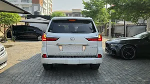 Lexus LX 570 AWD 2016 White