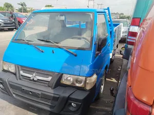 Mitsubishi Delica 2015 Blue