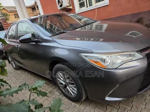 Toyota Camry LE 4dr Sedan (2.5L 4cyl 6A) 2017 Brown