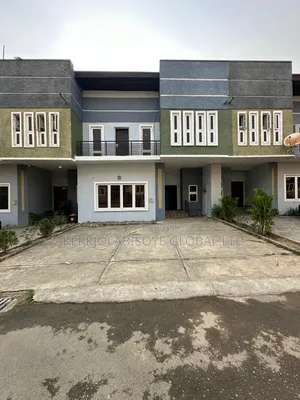 4bdrm Duplex in In An Estate for rent