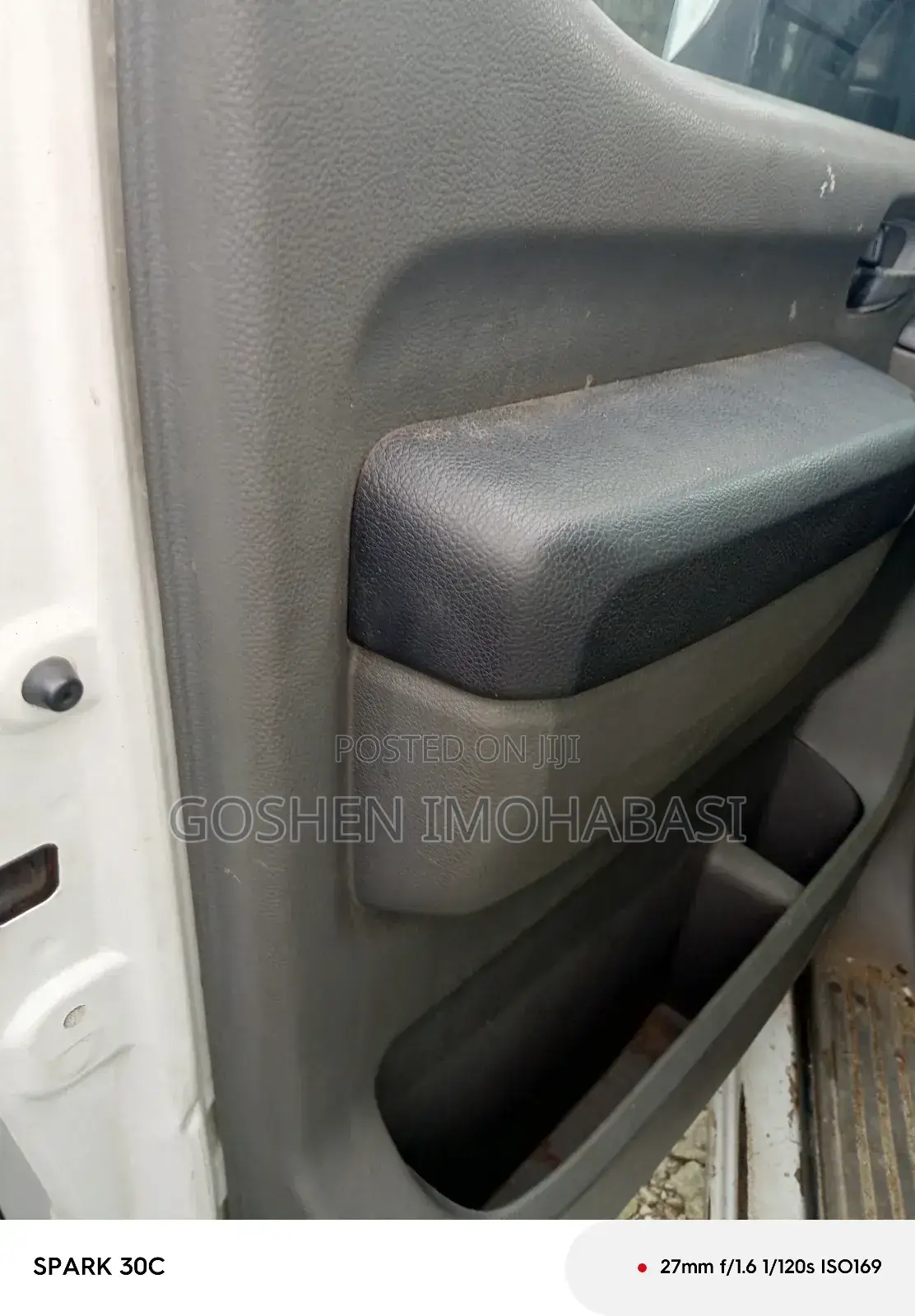 Nissan Caravan (Urvan) 2016 White