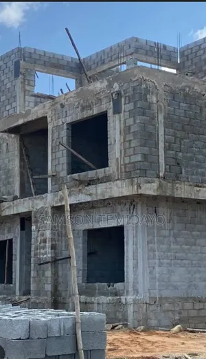 Professional Bricklayer,Painter,And Housing Agent