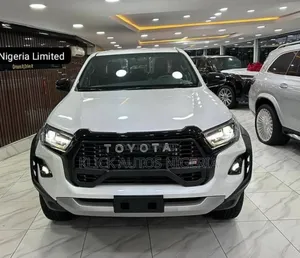 New Toyota Hilux 2025 White