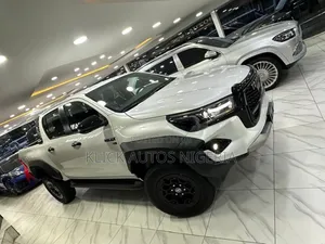 New Toyota Hilux 2025 White